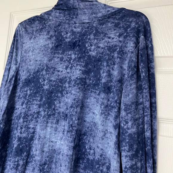 LOGO by Lori Goldstein Blue and Light Blue Spattered Paint Open Cardigan - Picture 9 of 11